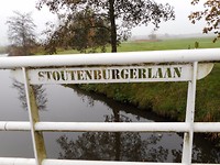 burg vlakbij kasteel over Barneveldse Beek