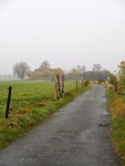 op weg naar volgende boerderij (in de verte)