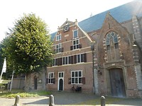 Huizen tegen Grote Kerk