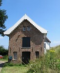 schuur bij dijkhuis
