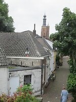 op de hoek van het huis een oude gaslantaarn