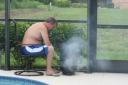 Marc in zijn nopjes bij de BBQ