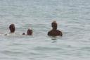 De familie in het water