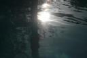Zon op het water in het zwembad