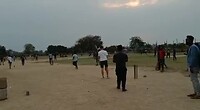 Michiel doet even aan cricket
