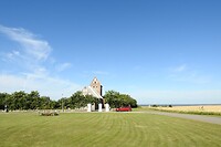 106. Kerk aan zee in Højer