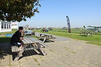 3. Gezellige drukte op het vliegveld