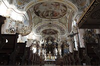 11. De overvolle kerk in Götzens