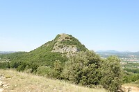 24. Rocca met een steil wandelpad aan de voorkant