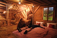 131. Reint op een bed met hooi en water