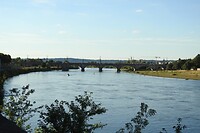 63. Door het midden van de stad loopt de Elbe