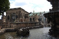 81. Fontein bij het Zwinger