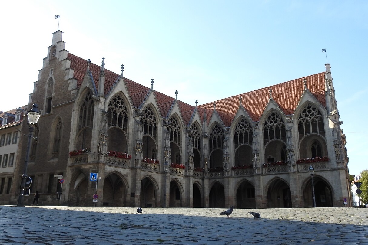 97. Geen kip voor het Altstadtrathaus, wel duiven