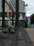 31. Kunstwerk en Reint op de achtergrond