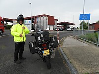 42. Eindelijk de regenjassen testen bij de grens Hongarije-Slovenië