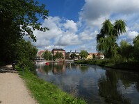 10. Vanuit het park fietsen we het centrum in