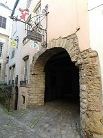 74. Geheime doorgang vlakbij het paleis