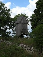 113. Geocachen bij een houten molen