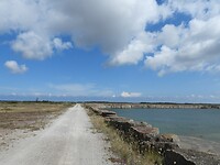 119. Wandelpad door de alvar en boven de groeve