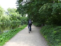 206. Fotograferen onder het fietsen in het park in Odense