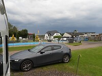 210. Donkere wolken, maar weinig regen