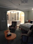 2. Onze ruime kamer met bad in Almadina Smart Luxury Hotel
