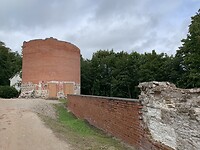 Afgebroken toren van kasteel van Turaida