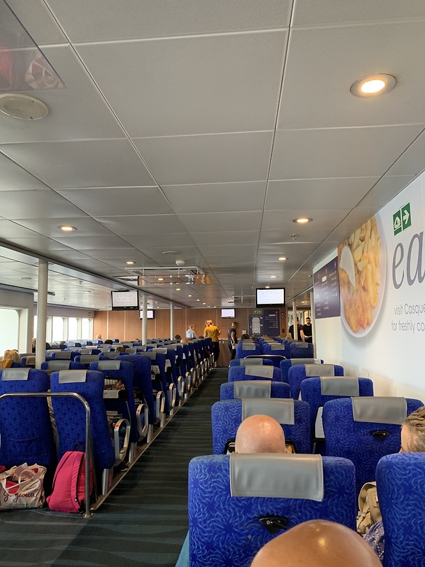 Het is net een groot vliegtuig zo’n ferry naar Guersney