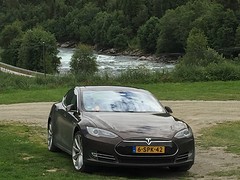 20160718 Tesla parkeerplaats