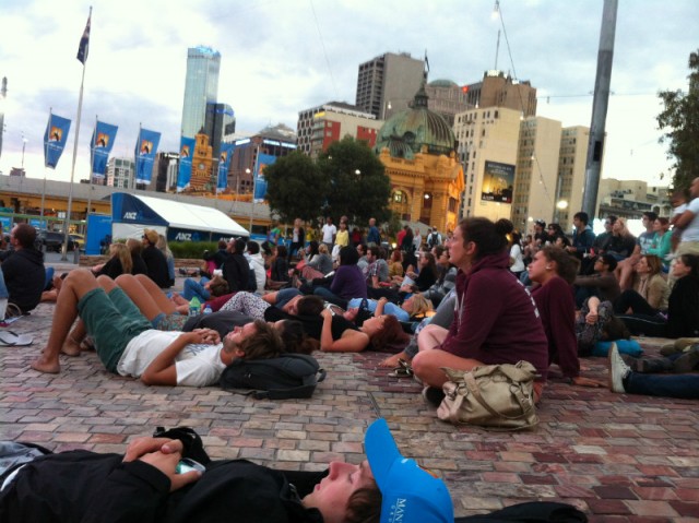 Tennis kijken op federation square