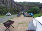Camping in de klif met verwaaide tent