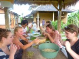 Koken met kinderen in een weeshuis