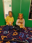 Roos en Kyra op de boot