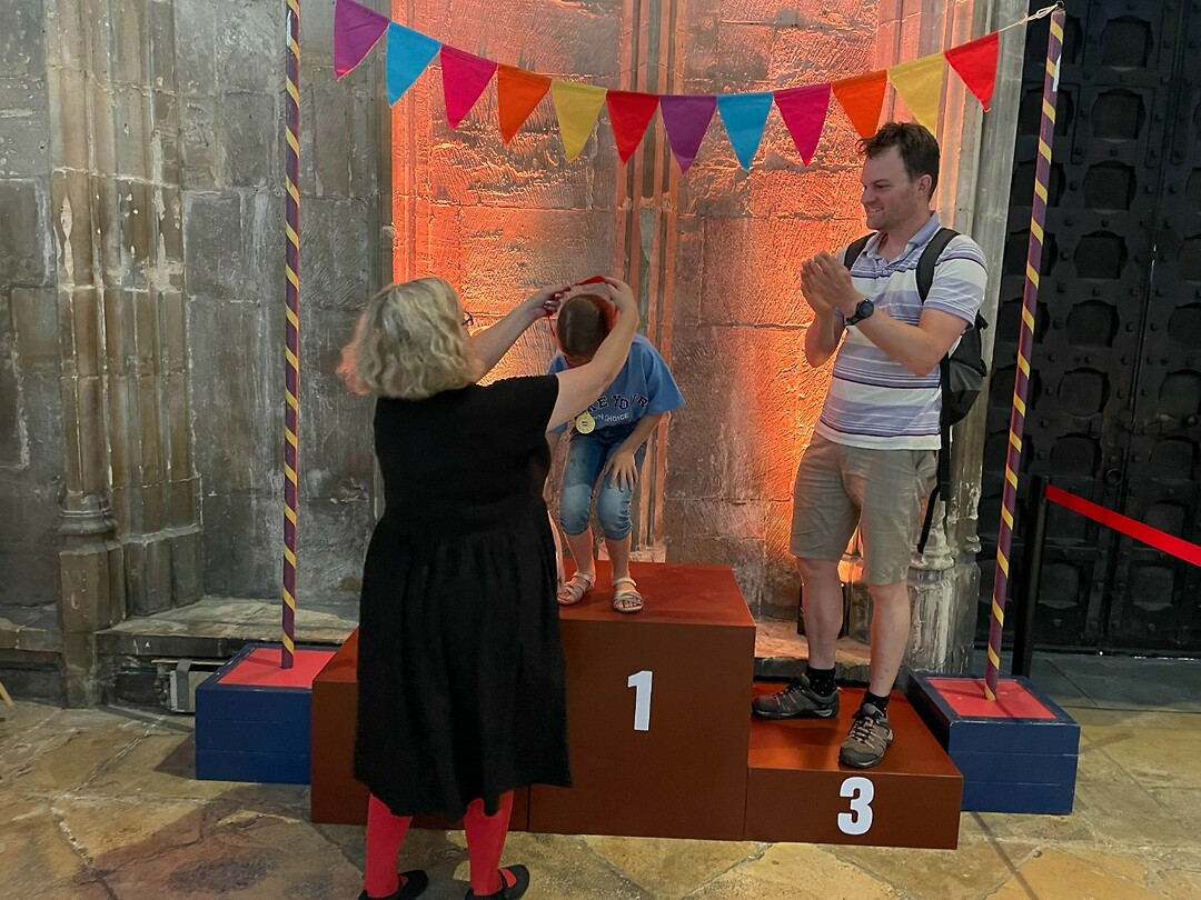 Gloucester Cathedral - Roos heeft de speurtocht volbracht
