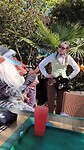 Rafiki komt erbij zitten