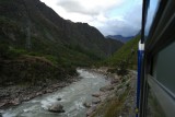 Op weg met de trein naar Machu Picchu