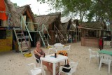 Uiteten met de voetjes in het zand op Playa Blanca