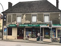Wachten tot de winkel open gaat.... Gelukkig een terrasje!