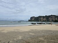 De authentieke Thaise bootjes in de baai