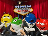 m&m store