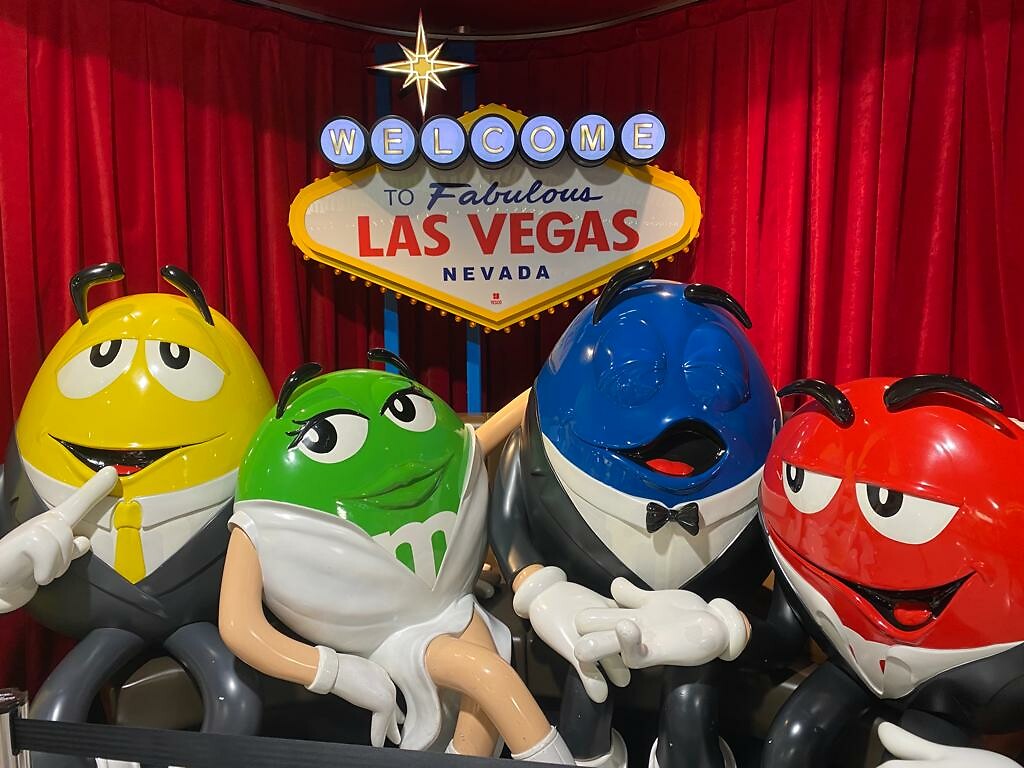 m&m store