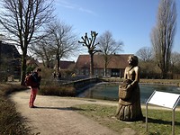 Anna met omgeving!