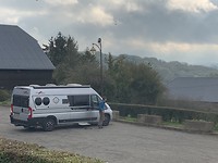 Vanaf het kerkhof bij de camperplek: Parking, Englancourt