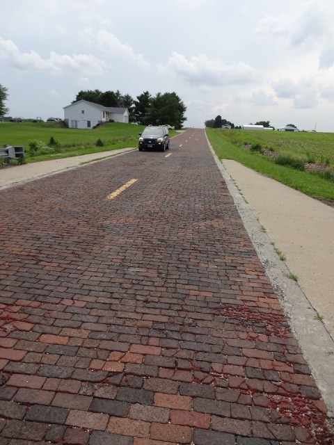 Een stukje oude klinkerweg in de Route 66.
