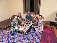 Met de familie 'aan tafel'