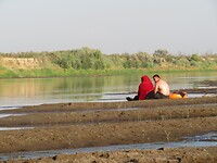 De Syr Darya, eens een machtige rivier, maar door grootschalige onttrekking van irrigatiewater...