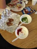 Onze goed verzorgde snack Papadum met eigen gemaakte yoghurt