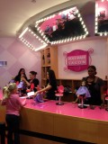 Met kapper en schoonheidssalon in de winkel