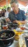Lunch op marktplein in Loix