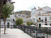 Plein in Aracena met op de achtergrond kasteel